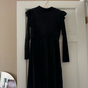 Ivy City midi black velvet dress with ruffled sleeves size M